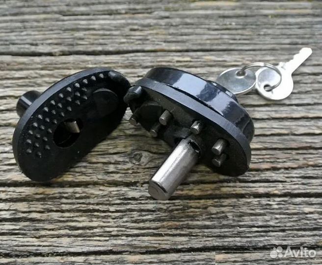 Замок на спусковую скобу оружия