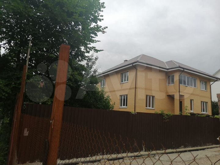 Дом 260 м² на участке 6,5 сот.