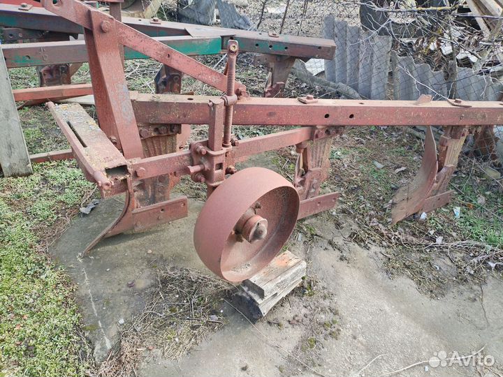 Плуг Светлоградагромаш 3-5 корп. (ПН-3 (4, 5)-35 (П)), 1990