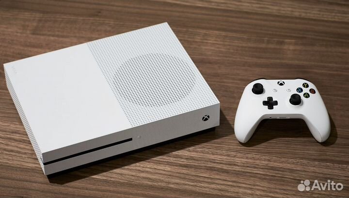 Microsoft Xbox One S 1Тб + 2 геймпада + диски