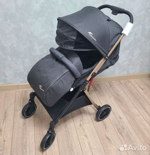 Прогулочная коляска новая