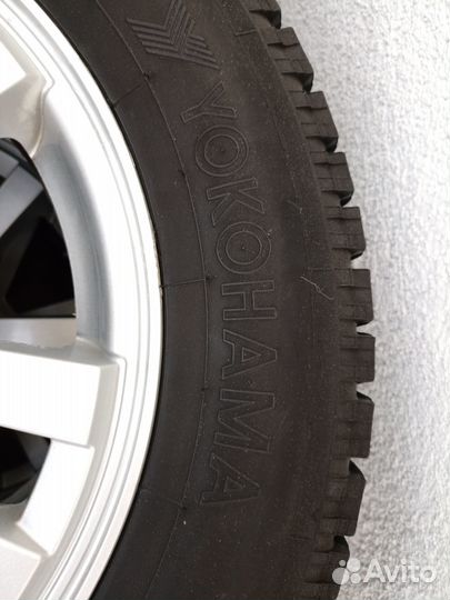 Yokohama F700Z 215/60 R16 95Q