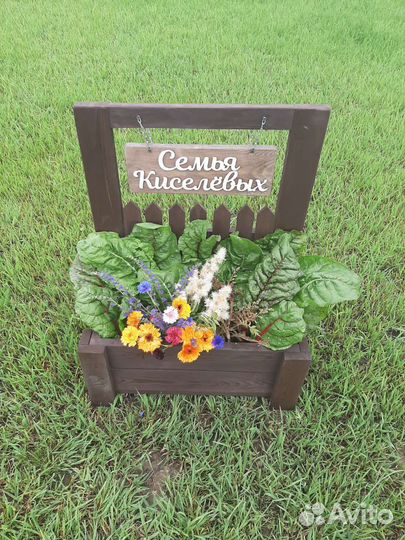 Деревянное кашпо для цветов