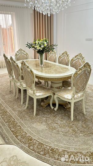 Стол и стулья