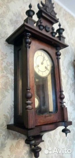 Старинные настенные часы с боем