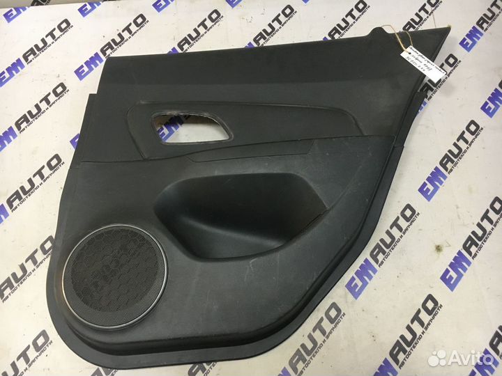 Обшивка двери задней правой Шевроле Круз
