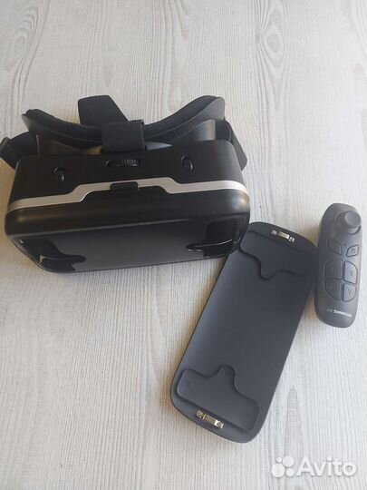 Очки виртуальной реальности с пультом