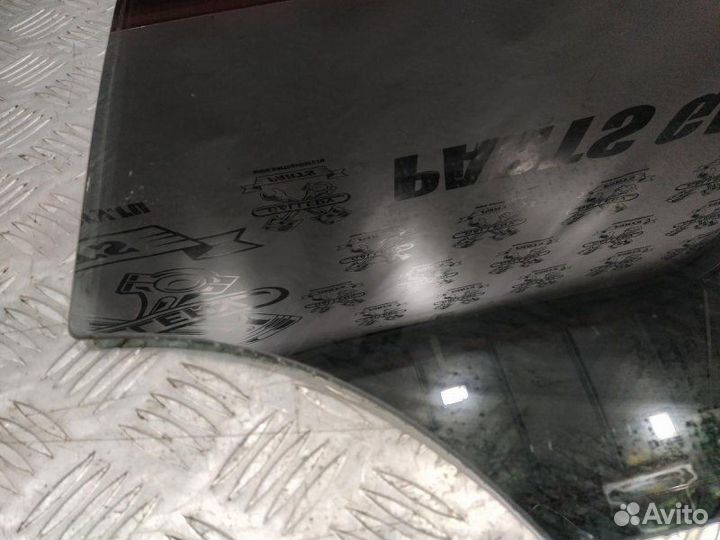 Стекло двери заднее правое Mercedes-Benz 350D