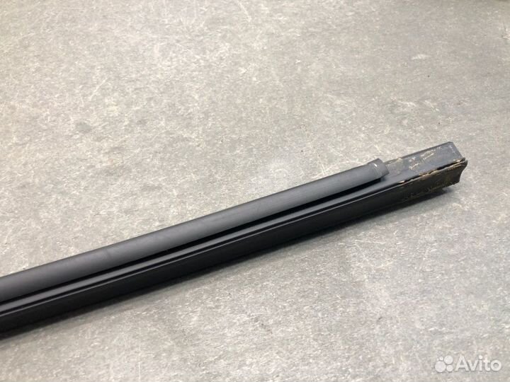 Уплотнитель стекла задний правый Лада Гранта FL