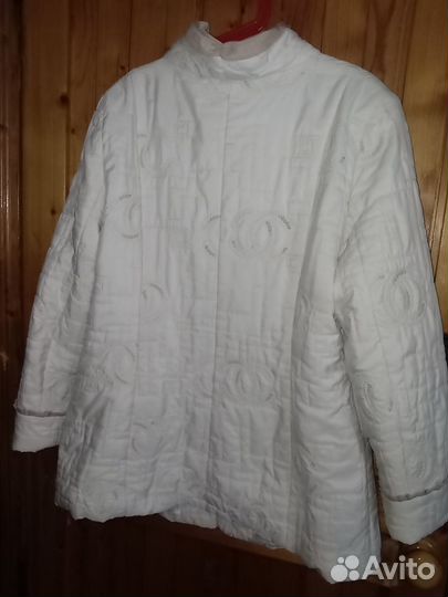 Куртки женские 50-52р беж и бордо