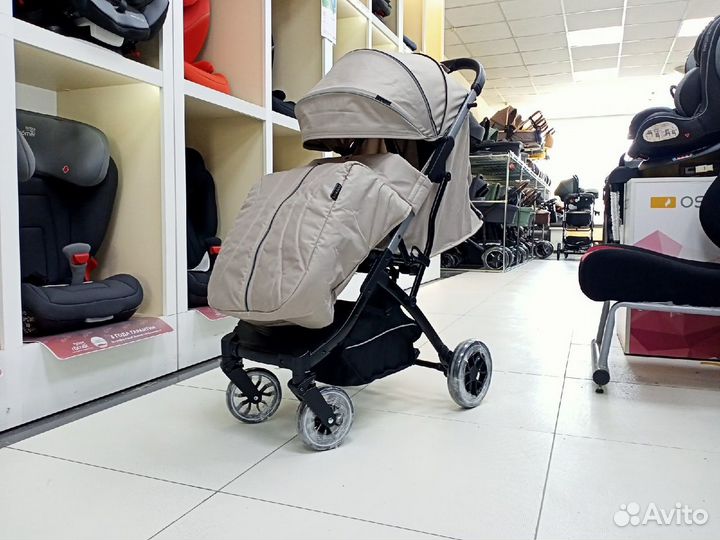 Легкая Прогулочная коляска Luxmom V3 Beige