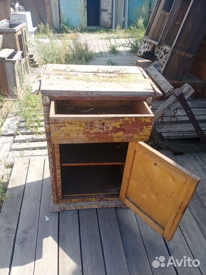 Старинная тумбочка(в ремонт)