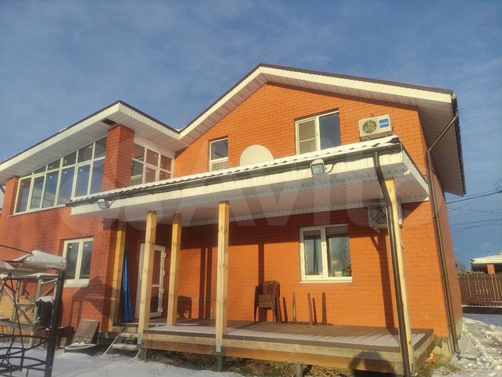 Коттедж 205 м² на участке 8 сот.