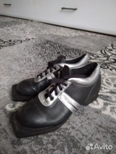 Лыжные ботинки