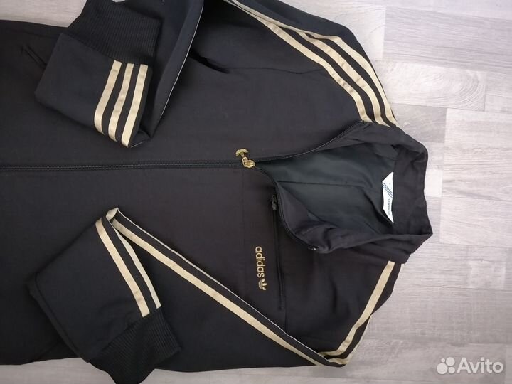 Спортивный костюм adidas
