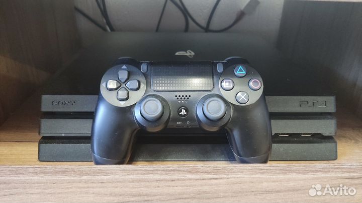 Sony PlayStation 4 PRO 1Tb + 2 Джойстика