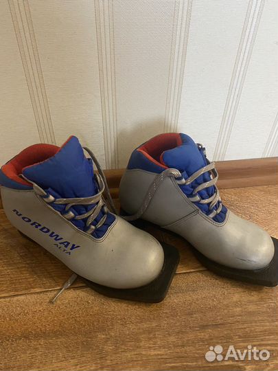 Лыжные ботинки