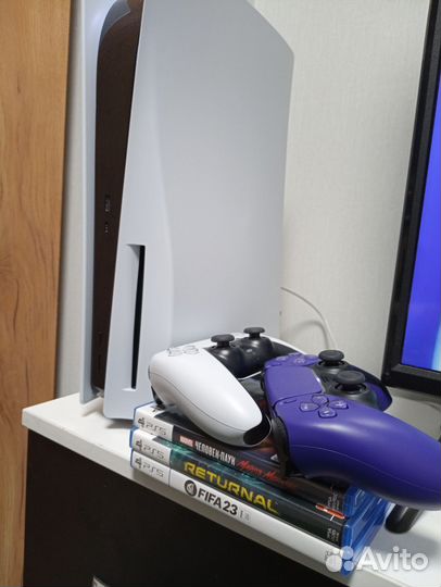Пс 5 с 3 играми и двумя геймпадами