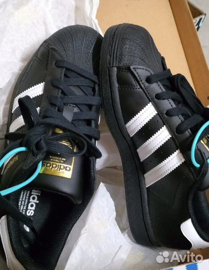 Adidas superstar black Poizon