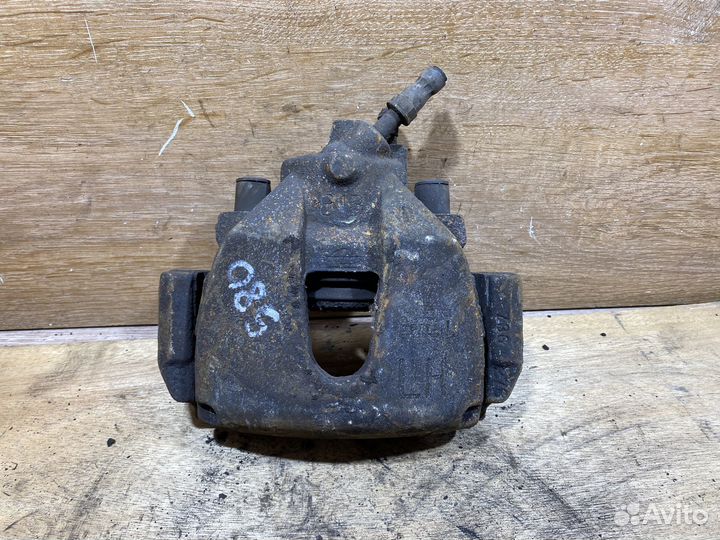 Суппорт передний левый Ford Focus 2 S80