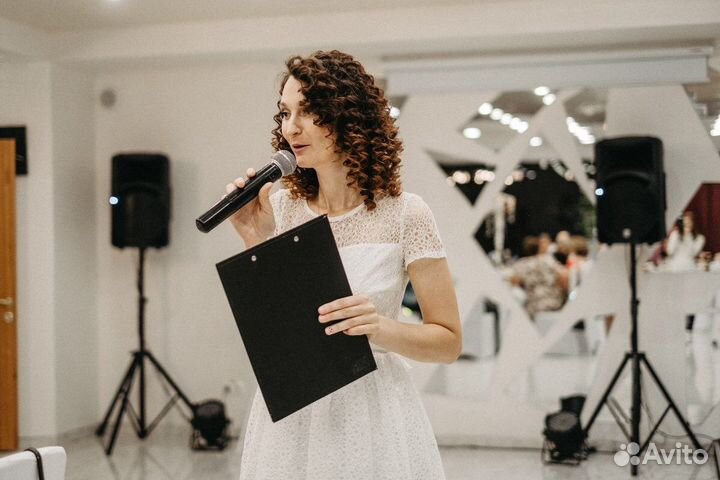 Ведущая,тамада