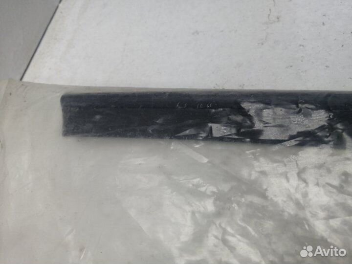 Молдинг лобового стекла Nissan Pathfinder R51M