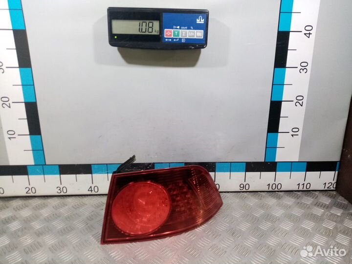 Б/У Фонарь задний наружный правый#001