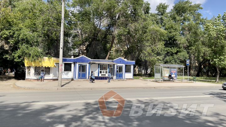 Торговое помещение на первой линии у остановки