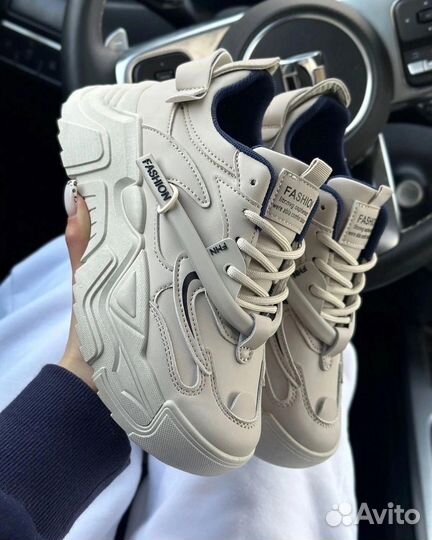 Кроссовки разные