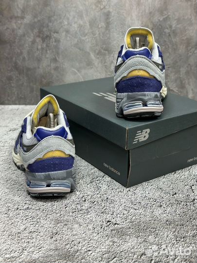 Кроссовки женские New Balance 2002r