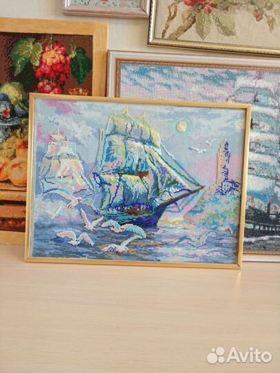 Картина вышита бисером