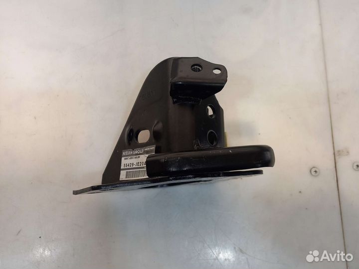 Кронштейн задний правый рычага Nissan X-Trail T32