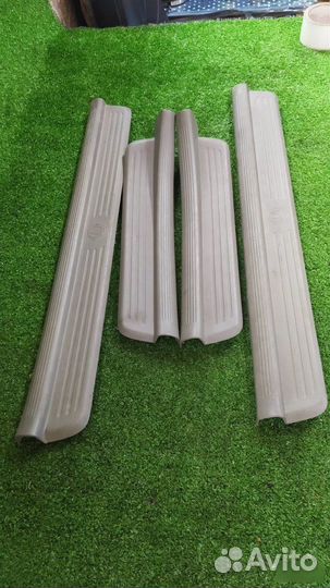 Накладки порогов Nissan Laurel HC35-104976 RB20DE