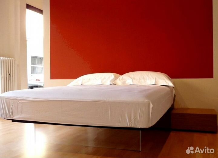 Парящая кровать с подсветкой