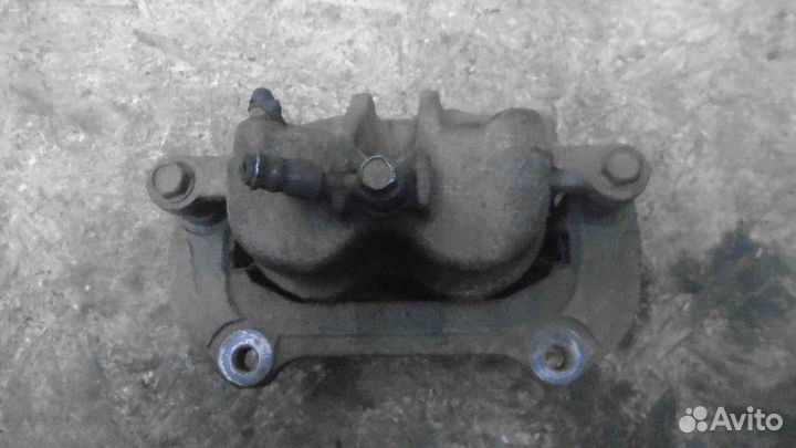 Суппорт передний правый Hyundai Santa Fe 2 2.2