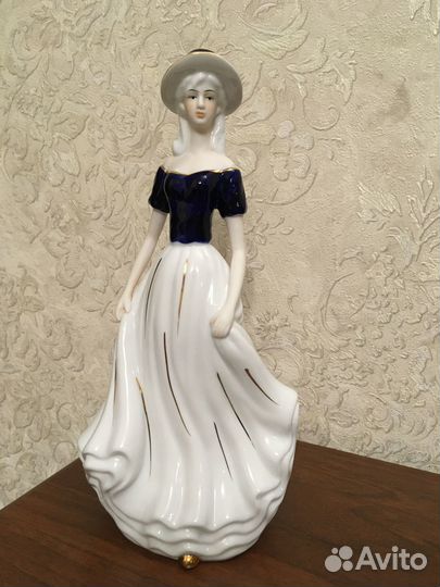 Фарфоровая статуэтка