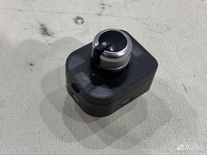 Переключатель регулировки зеркал