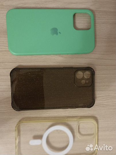 Чехол на iPhone 12 и защитные стекла