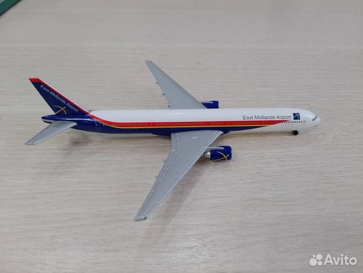 Самолёт в коробке. Boeing 777-300 