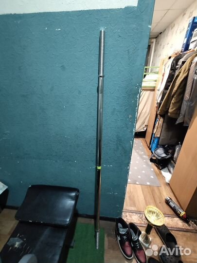 Гантели и скамья для спортзала