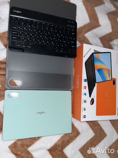 Планшет с клавиатурой и стилусом