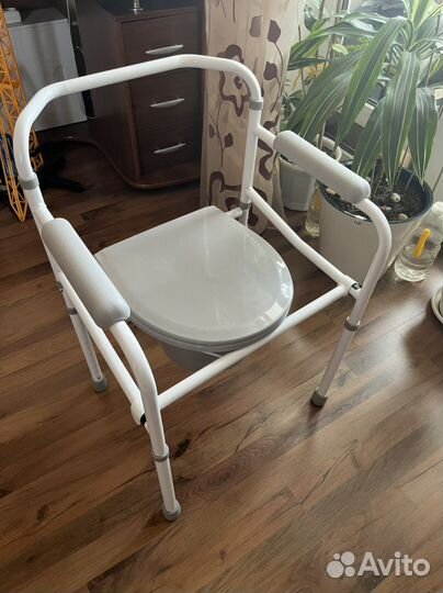 Кресло стул с санитарным оснащением