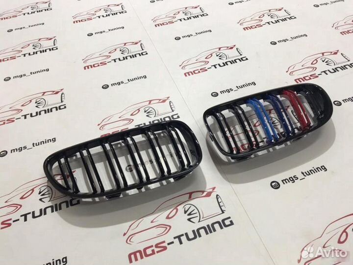 Ноздри BMW 3 E92 10-13г Черный глянец с триколором