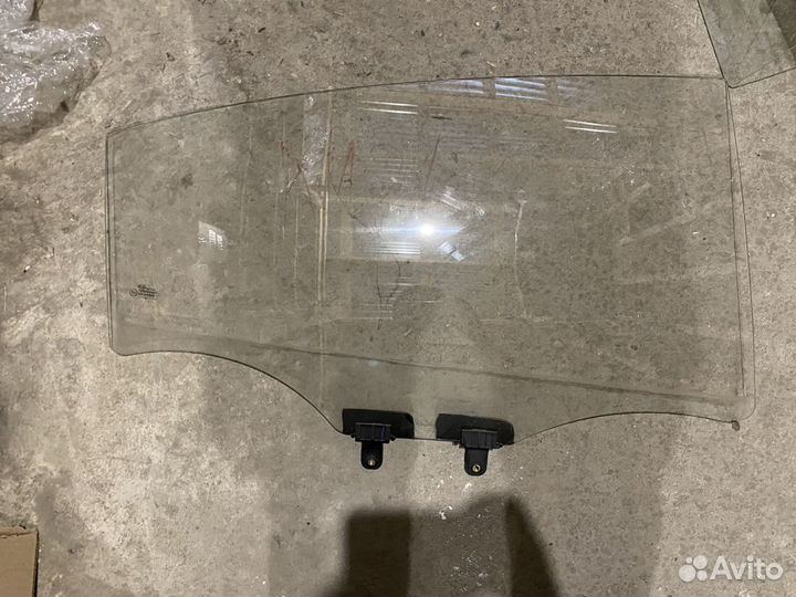 Стекло двери Kia Rio 4 x-line