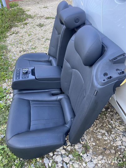 Заднее сиденье Genesis G80
