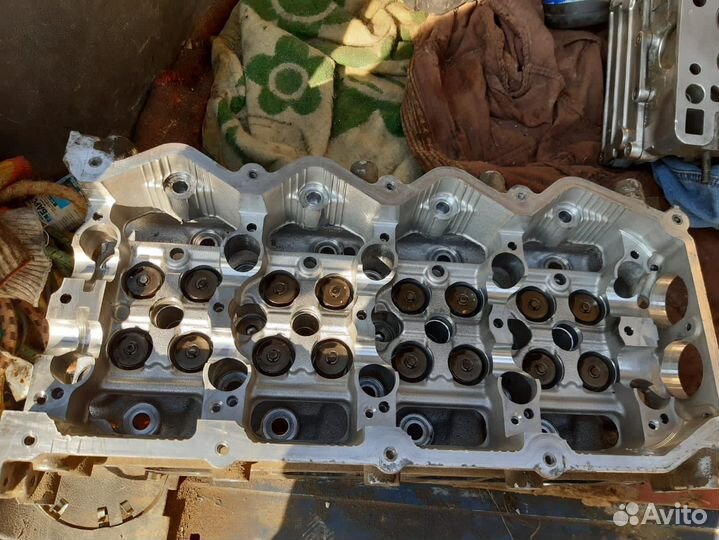 Головка Nissan пайфандер2.5,орегинал японский