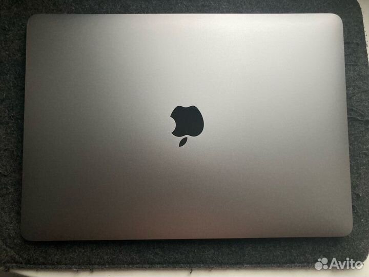 MacBook Pro 13 2020 16/512/i5 2Гц как новый