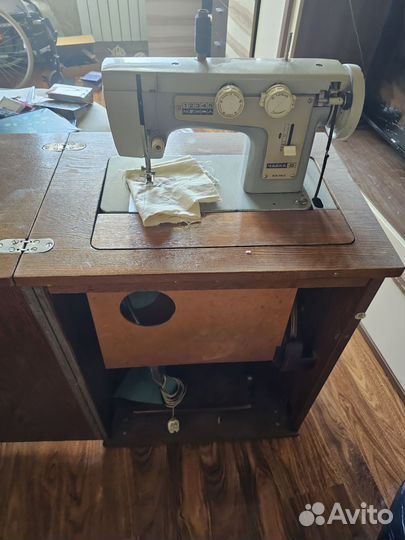 Швейная машина Чайка 3