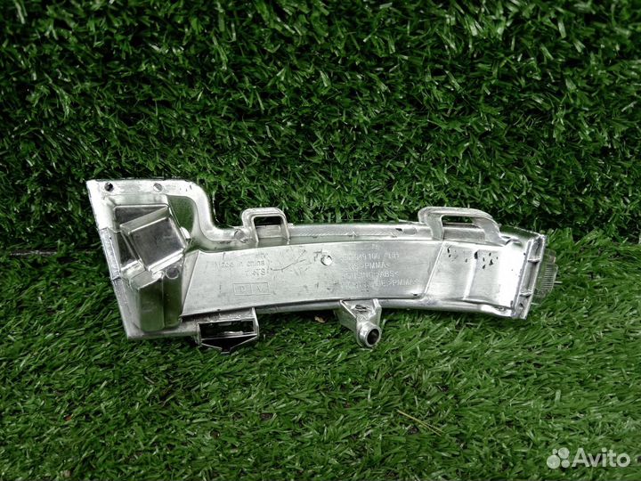 Повторитель в зеркало правый Skoda Octavia A7 Seda