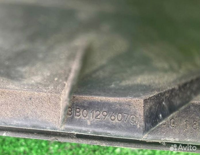 Корпус воздушного фильтра Volkswagen Passat 1.9